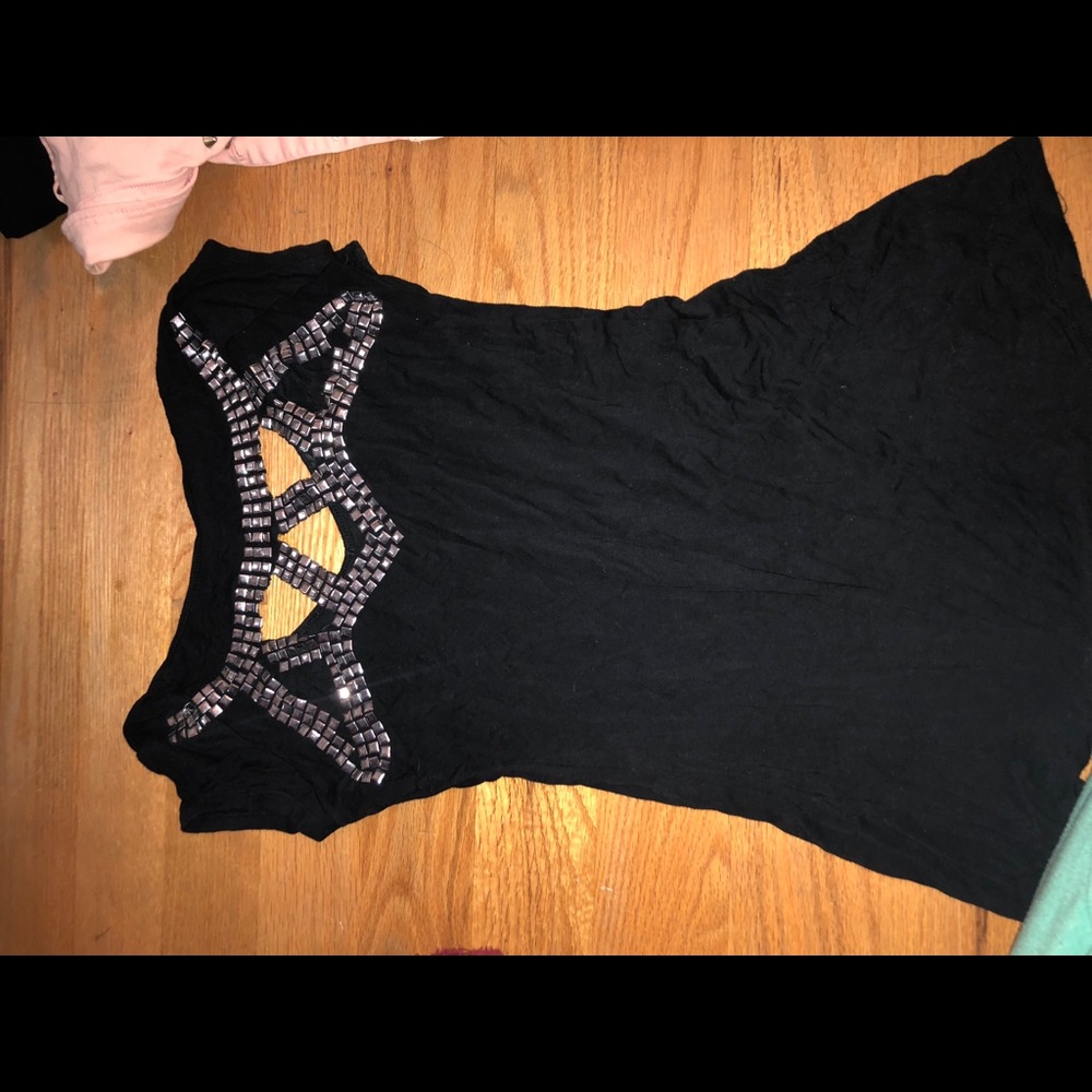 Deb cutout detail top